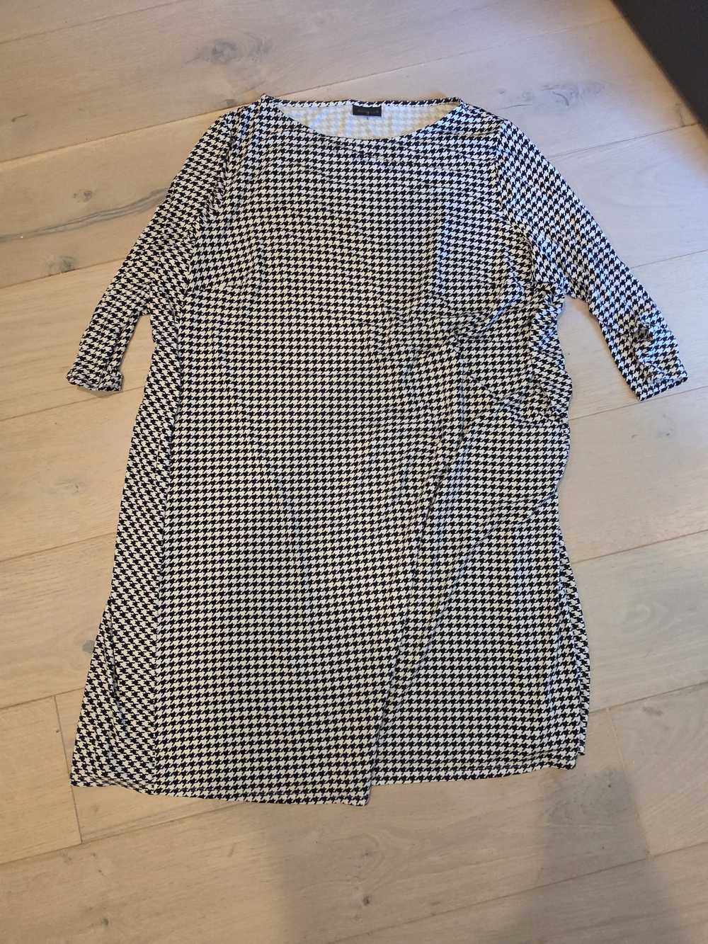 J. Jill Black and White Houndstooth Long Sleeve Shift Dress